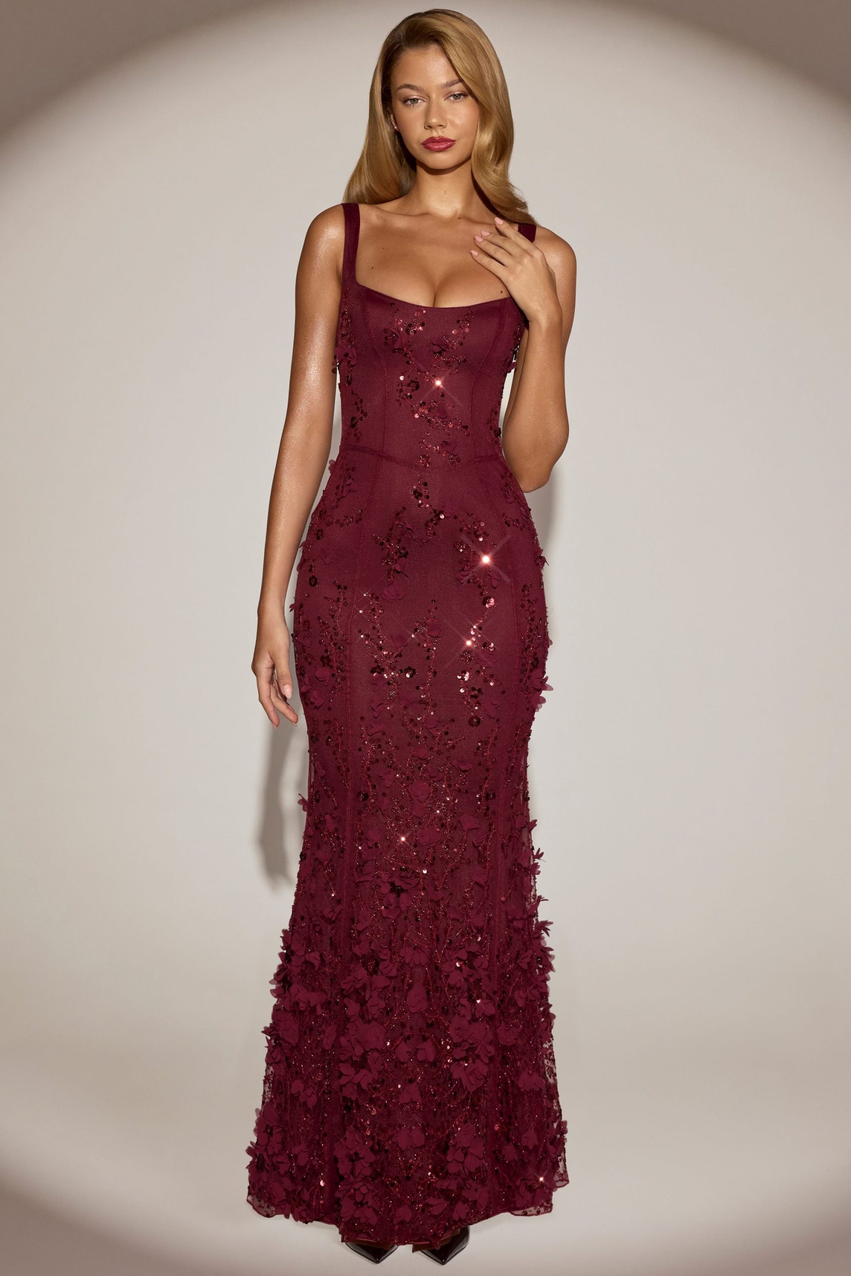 Embellished Appliqu?? Soft-Scoop Corset Gown in Wine Red - Image 5