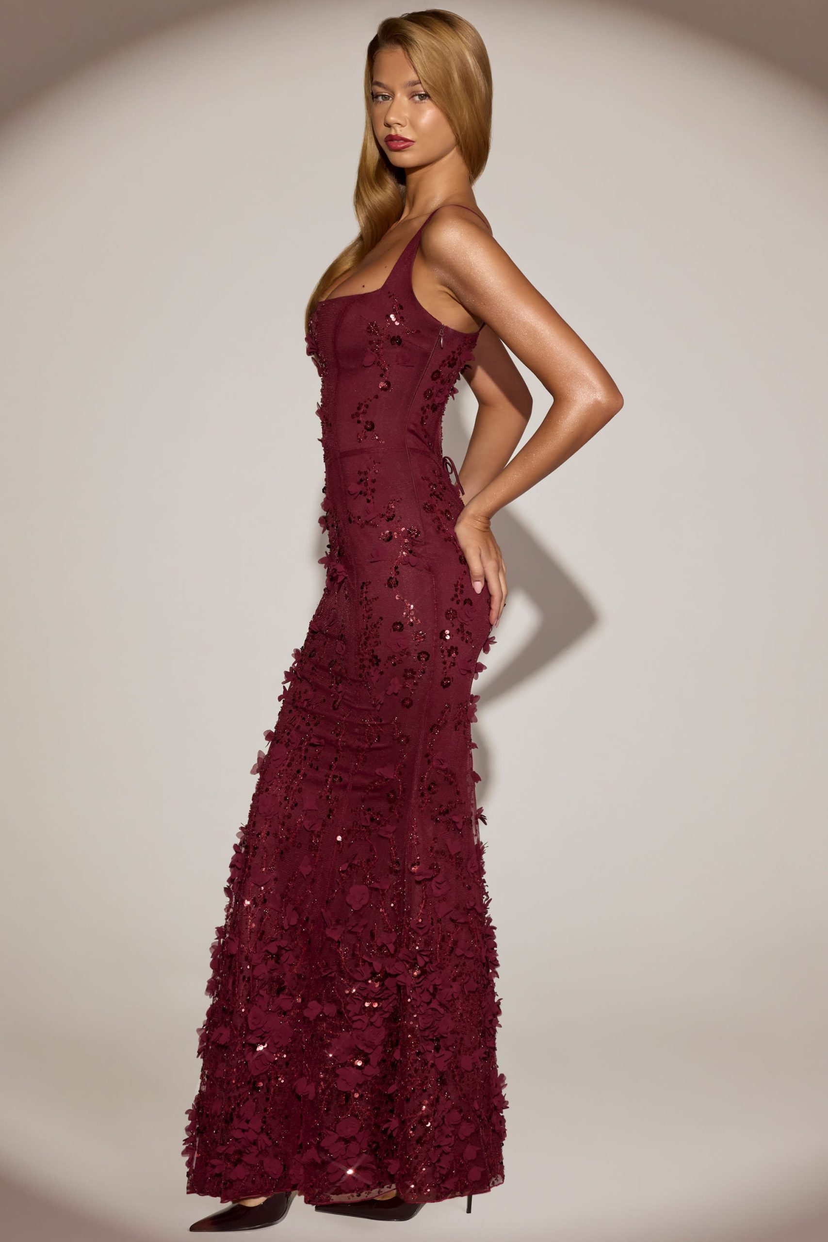 Embellished Appliqu?? Soft-Scoop Corset Gown in Wine Red - Image 3