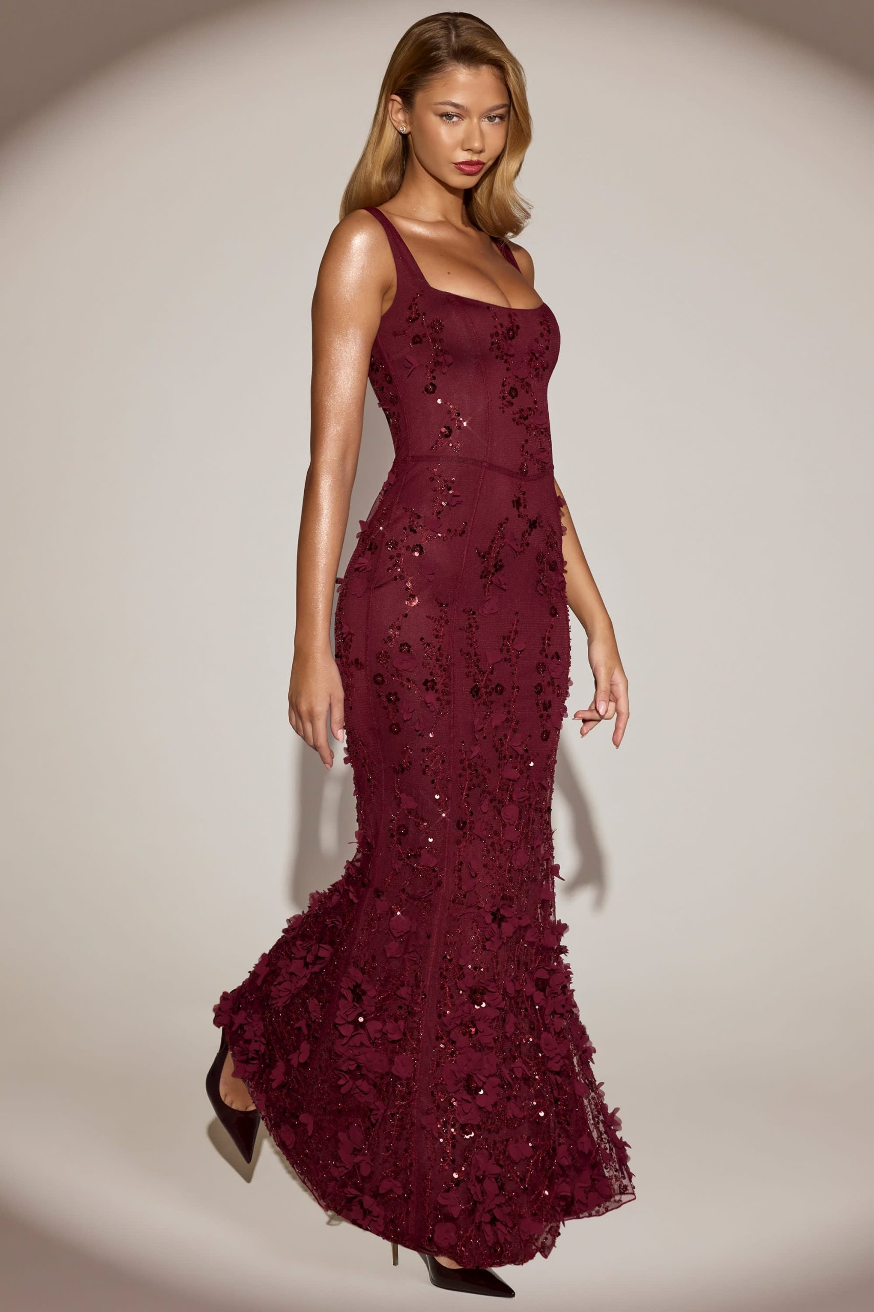 Embellished Appliqu?? Soft-Scoop Corset Gown in Wine Red - Image 7