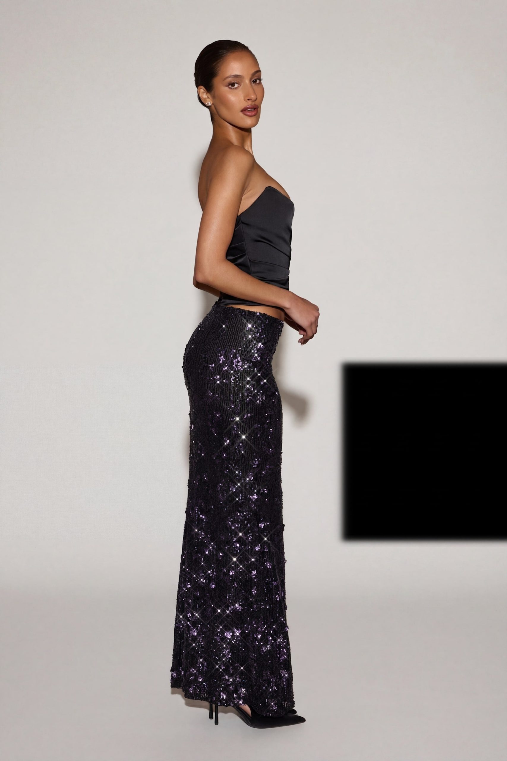 Embellished Mid-Rise Thigh-Split Maxi Skirt in Black Purple - Image 7