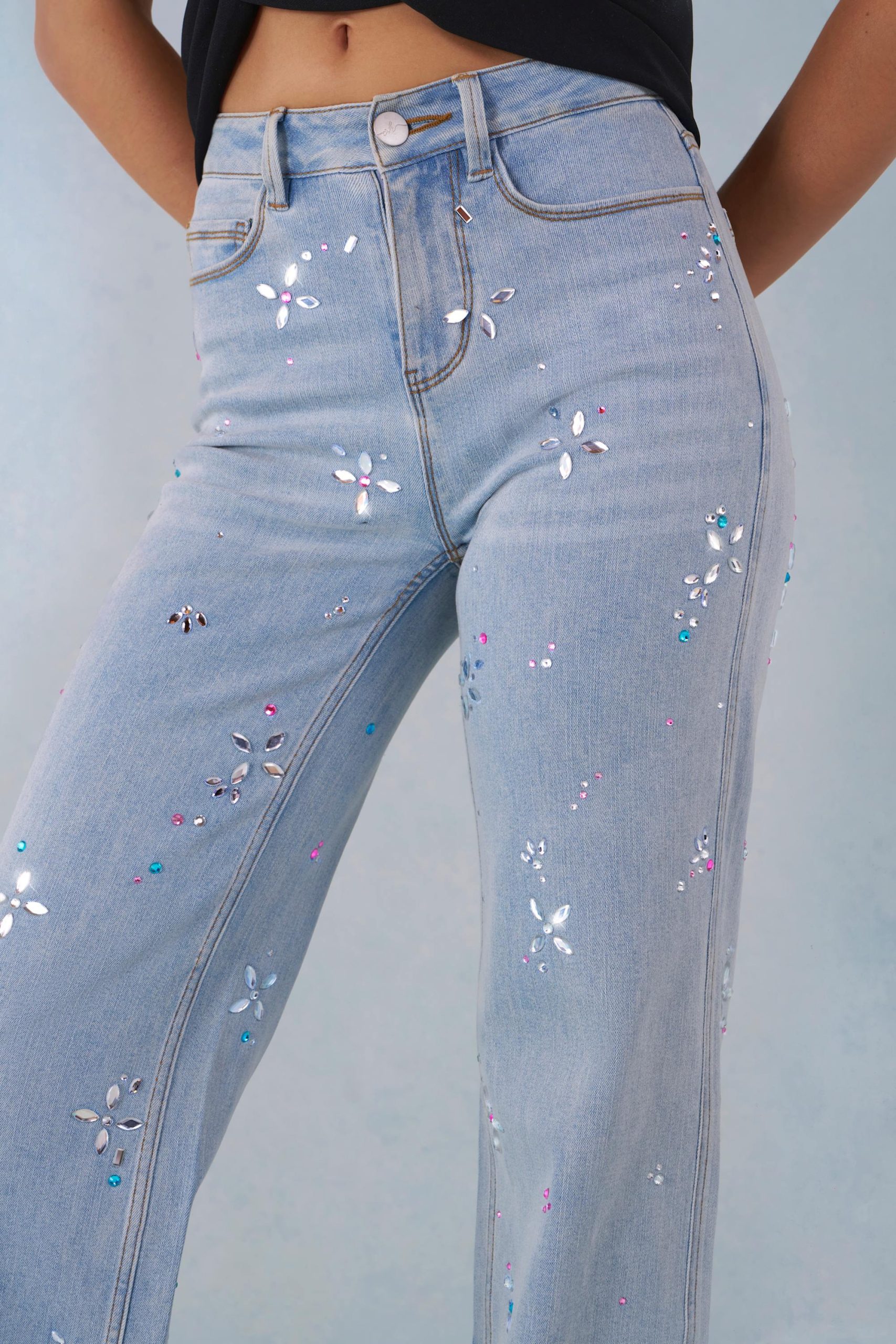 Mid-Rise Straight-Leg Jeans in Light Denim - Image 2