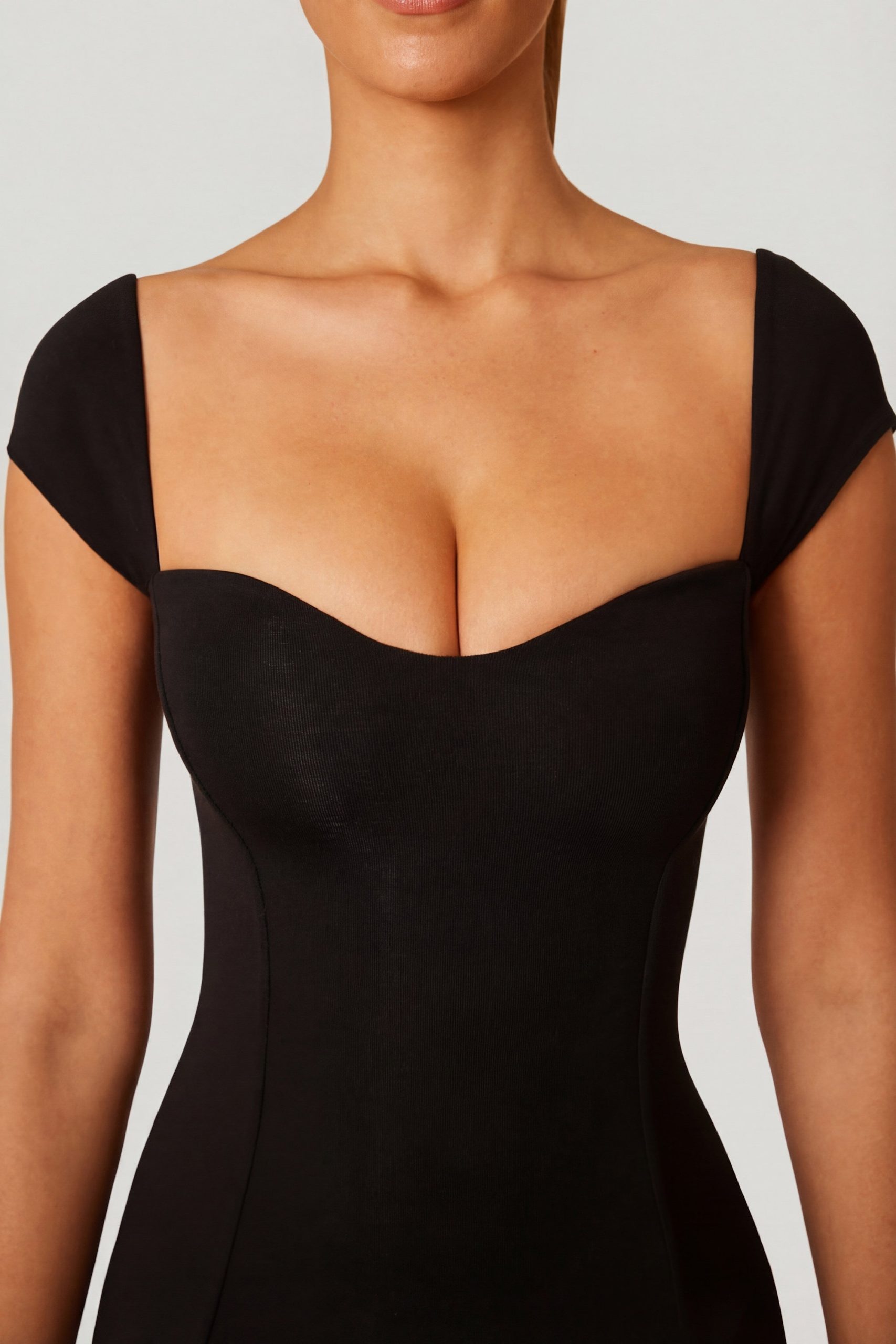 Sweetheart Neckline Maxi Dress in Black - Image 4