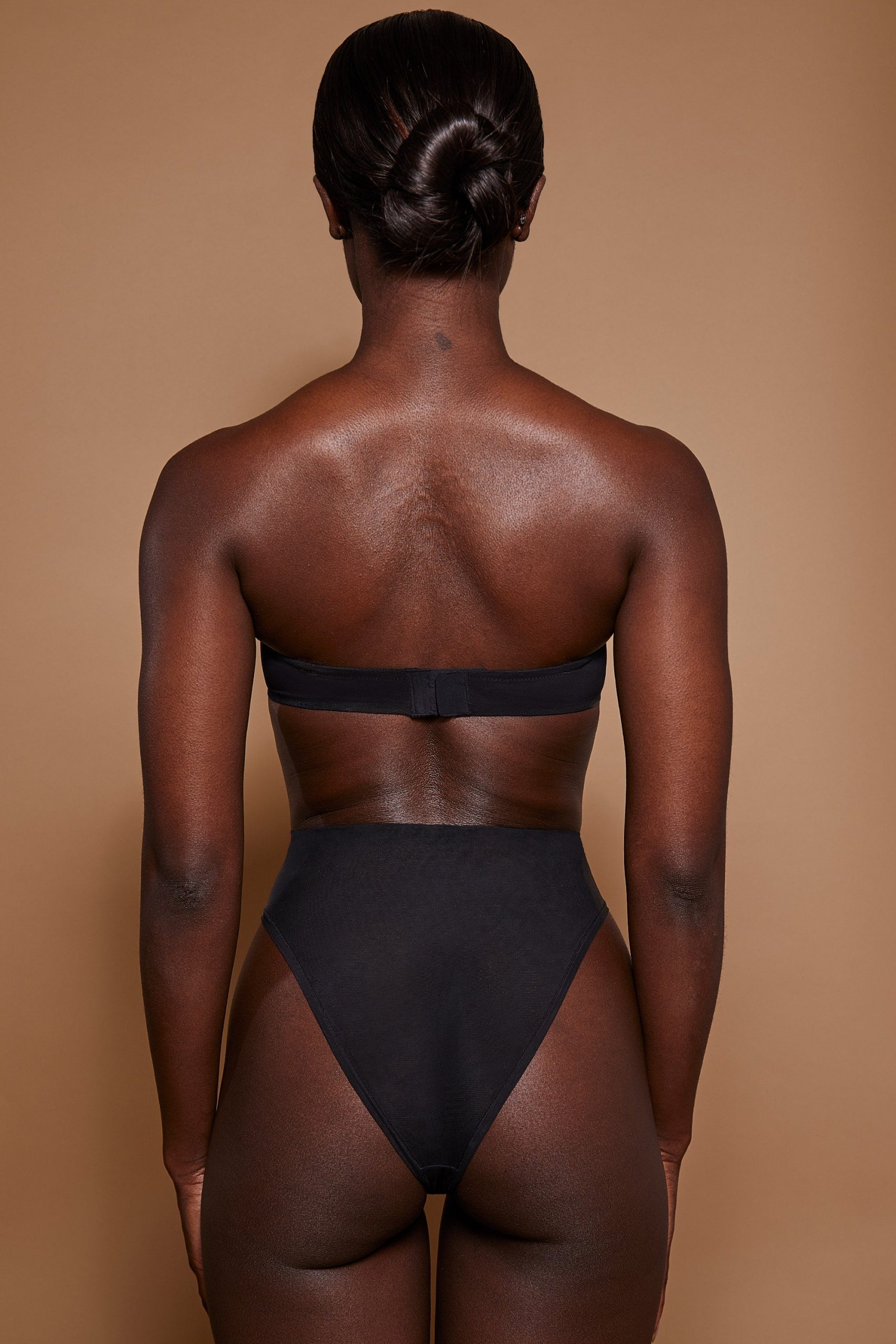 Soft Mesh Strapless Bra in Black - Image 3