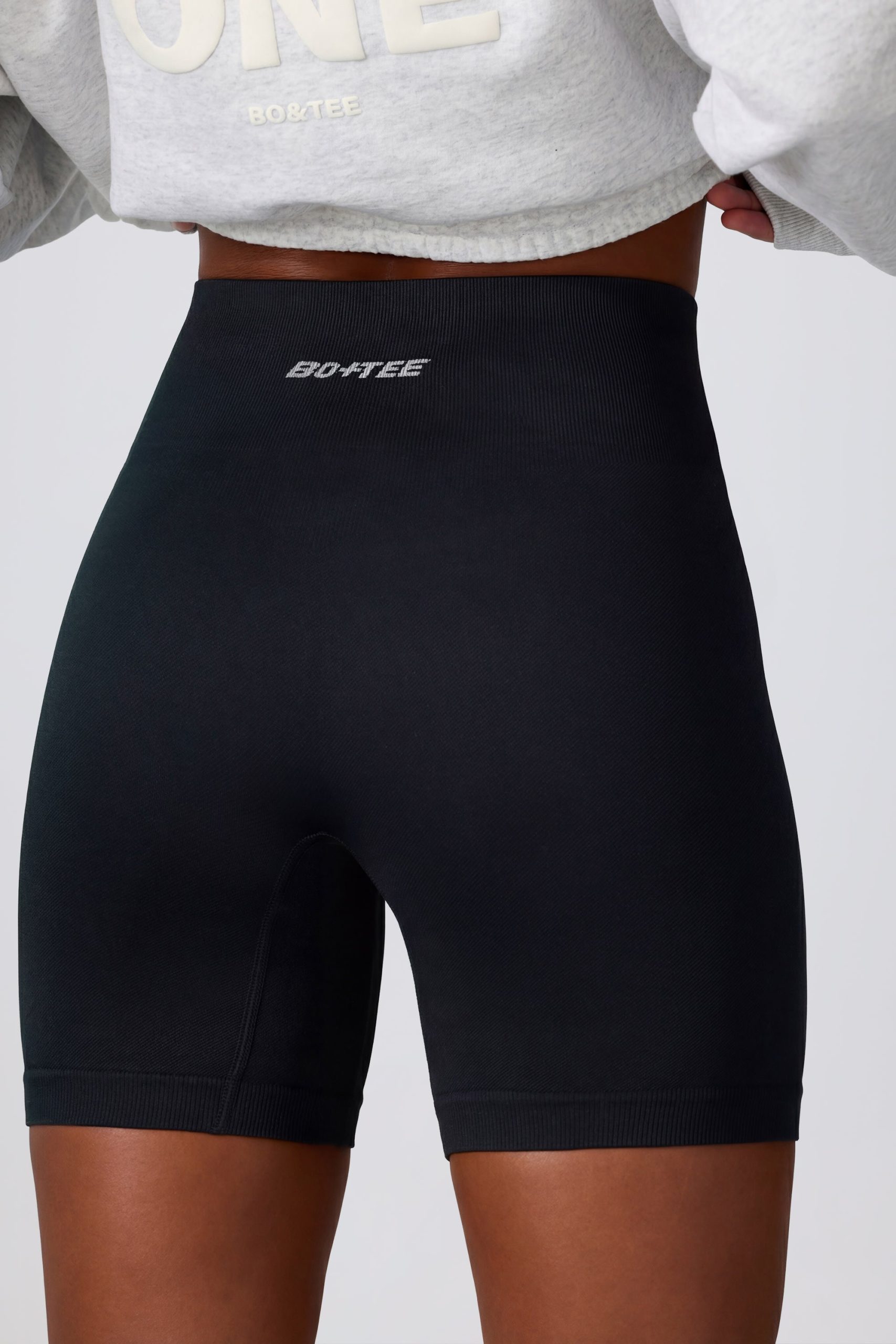 Super Sculpt Seamless Biker Shorts in Black - Image 4