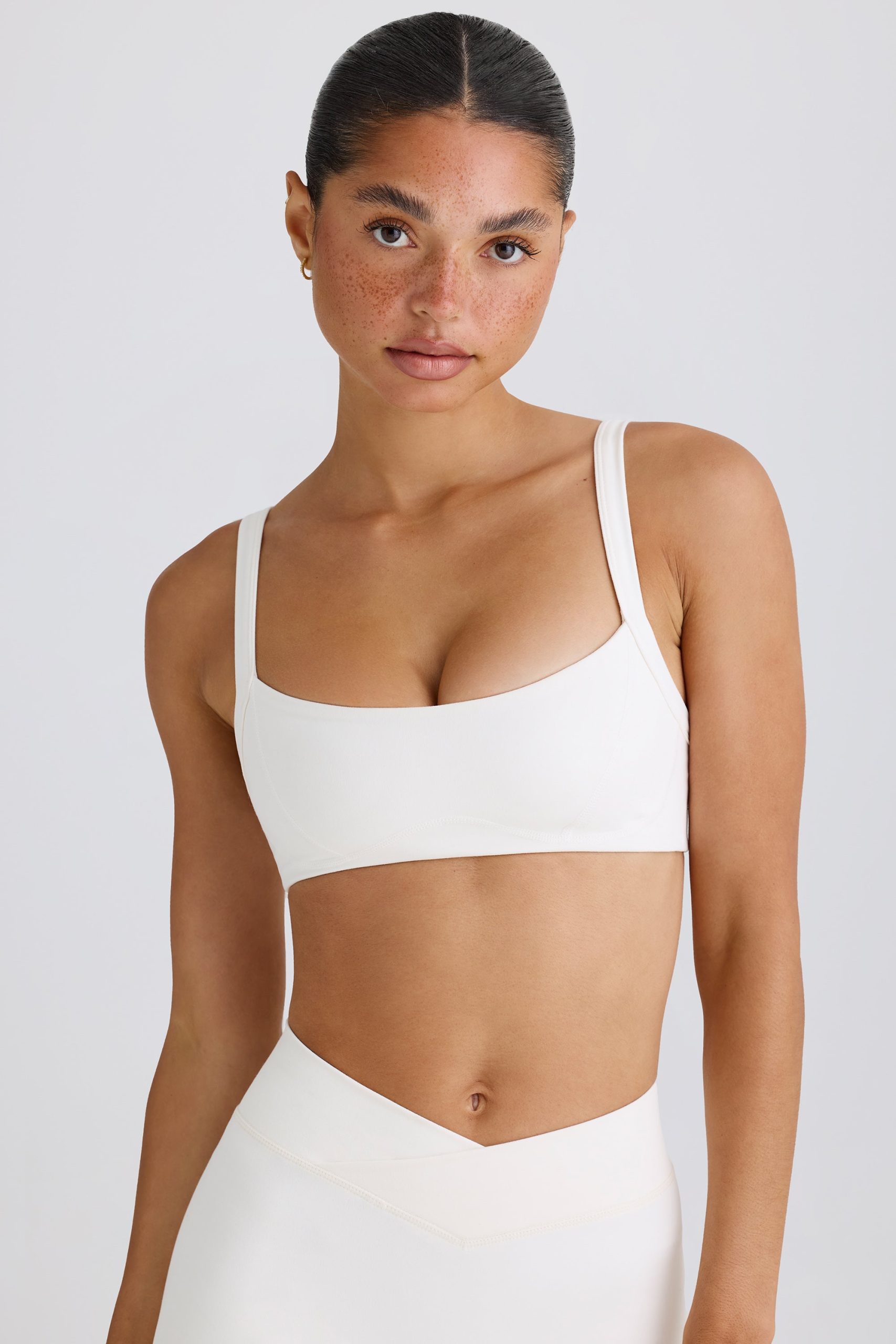 Soft Active Contrast-Trim Sports Bra in White - Image 7