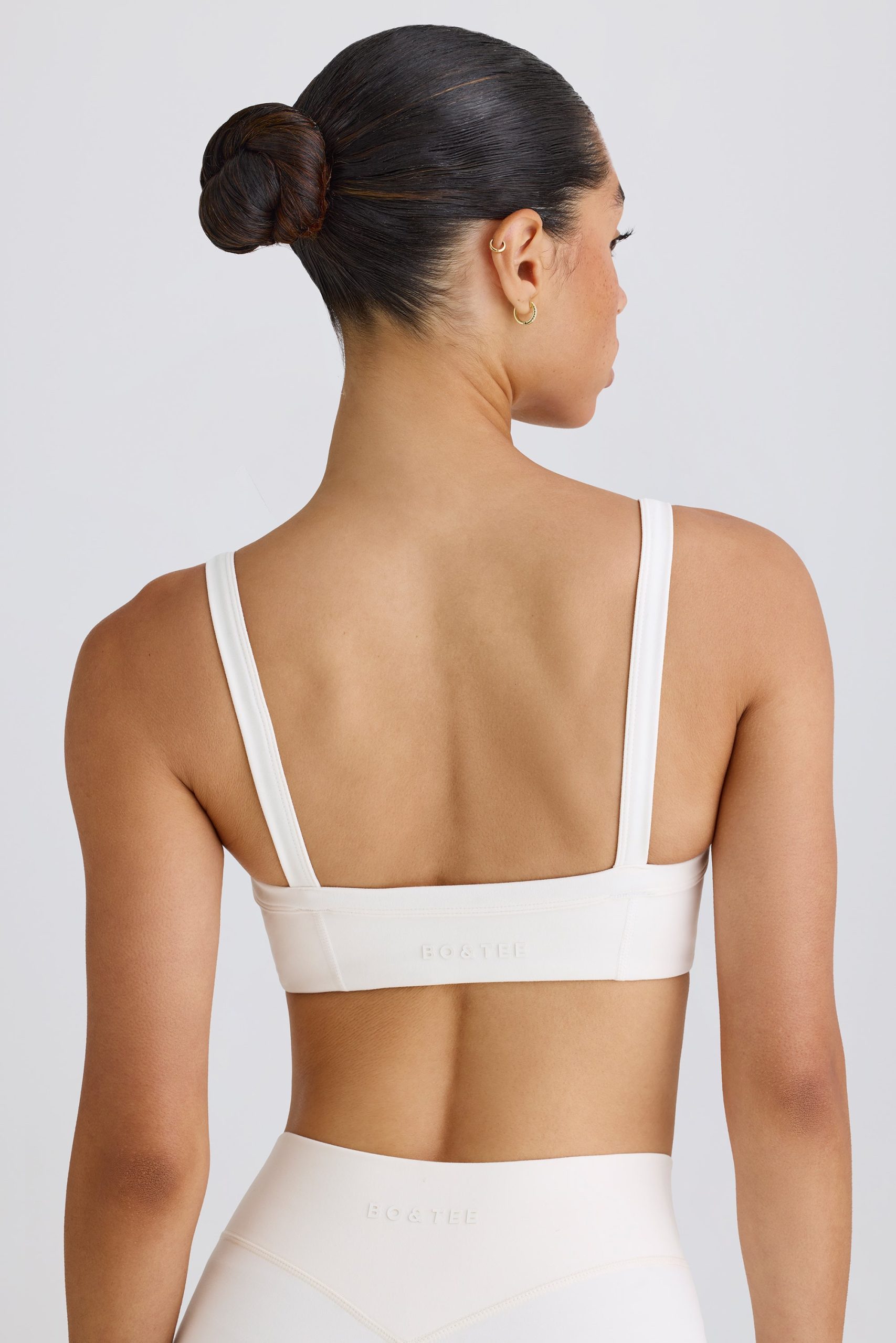 Soft Active Contrast-Trim Sports Bra in White - Image 2