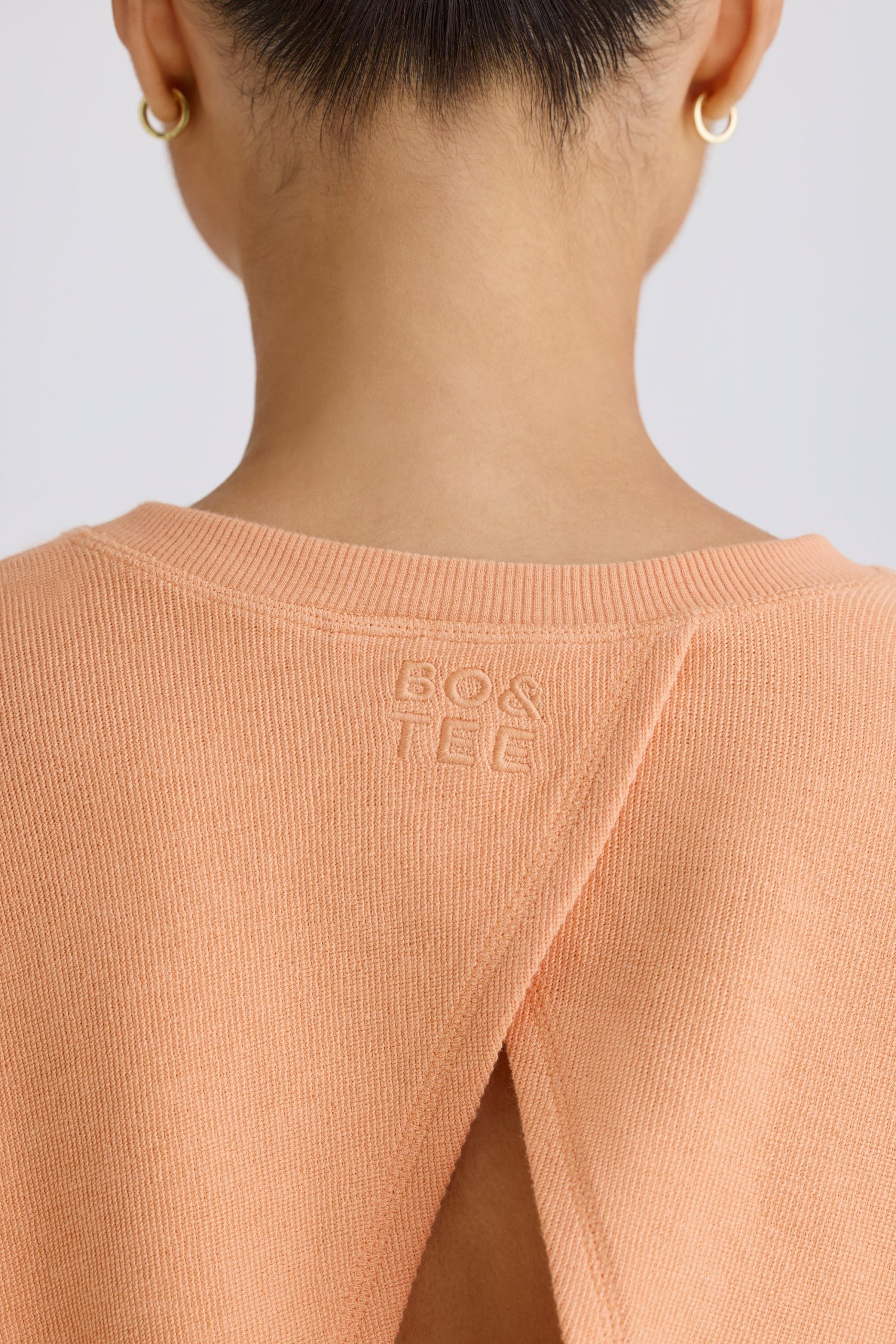 Textured Cotton Jersey Open-Back Cropped Sweatshirt in Peach - Image 4
