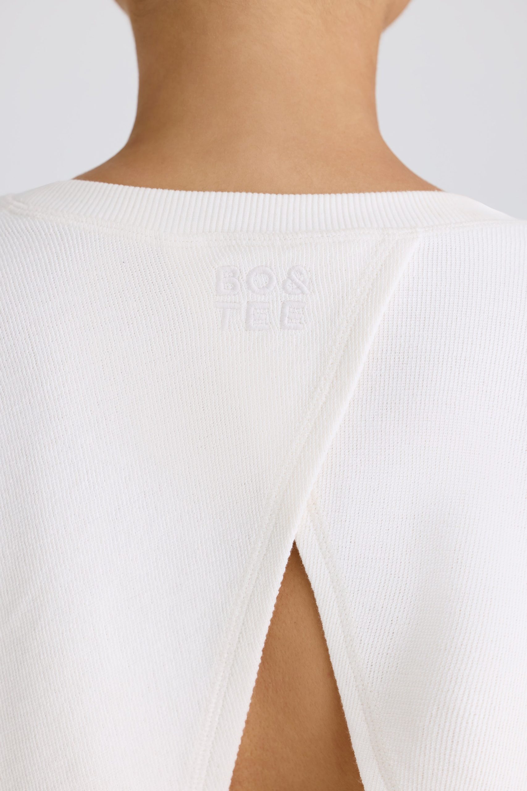 Textured Cotton Jersey Open-Back Cropped Sweatshirt in White - Image 4