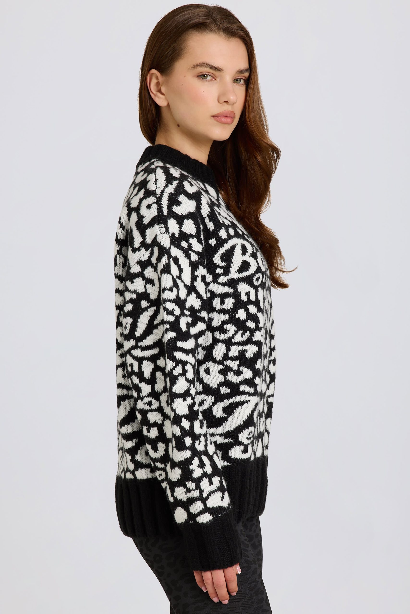 Jacquard-Knit Oversized Jumper in Black - Image 4