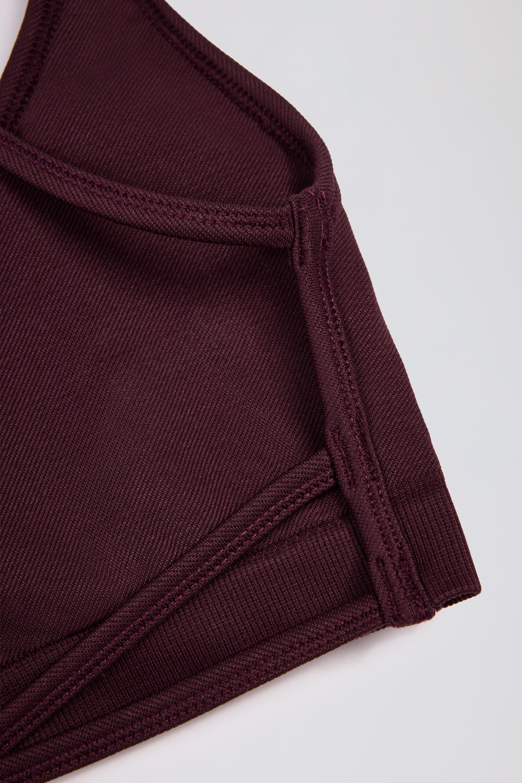 Super Sculpt Seamless Backless Sports Bra in Burgundy - Image 4